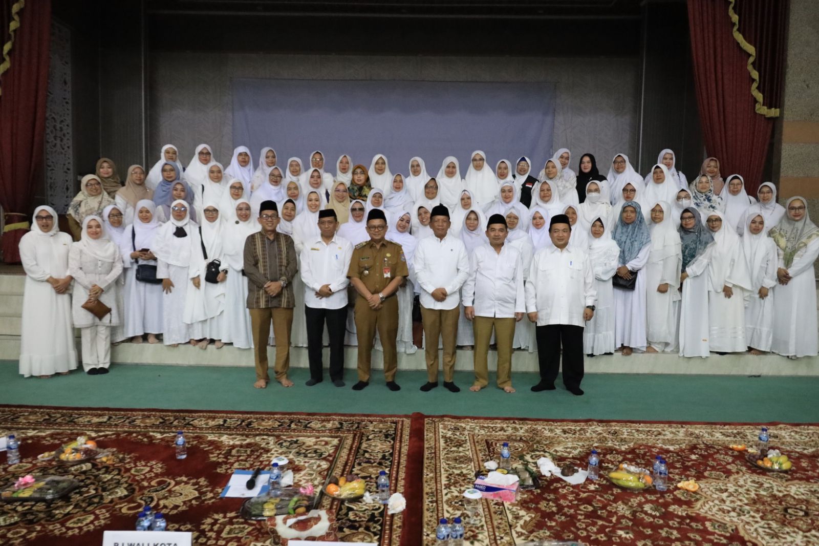 Pj Wali Kota Bekasi Lepas Aparatur Pemerintah Kota Bekasi dalam Menunaikan Ibadah Haji